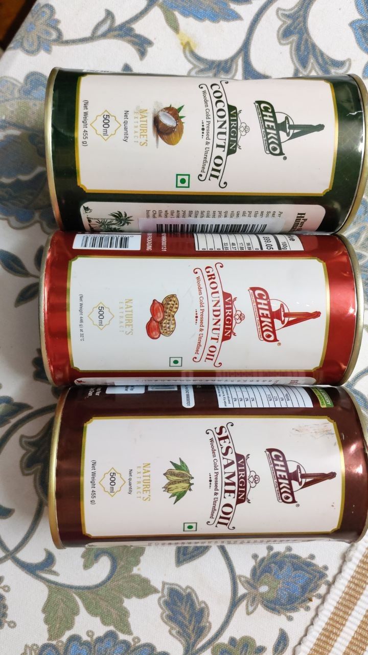 Масла холодного отжима в жестяных банках: кокосовое, арахисовое, кунжутное
