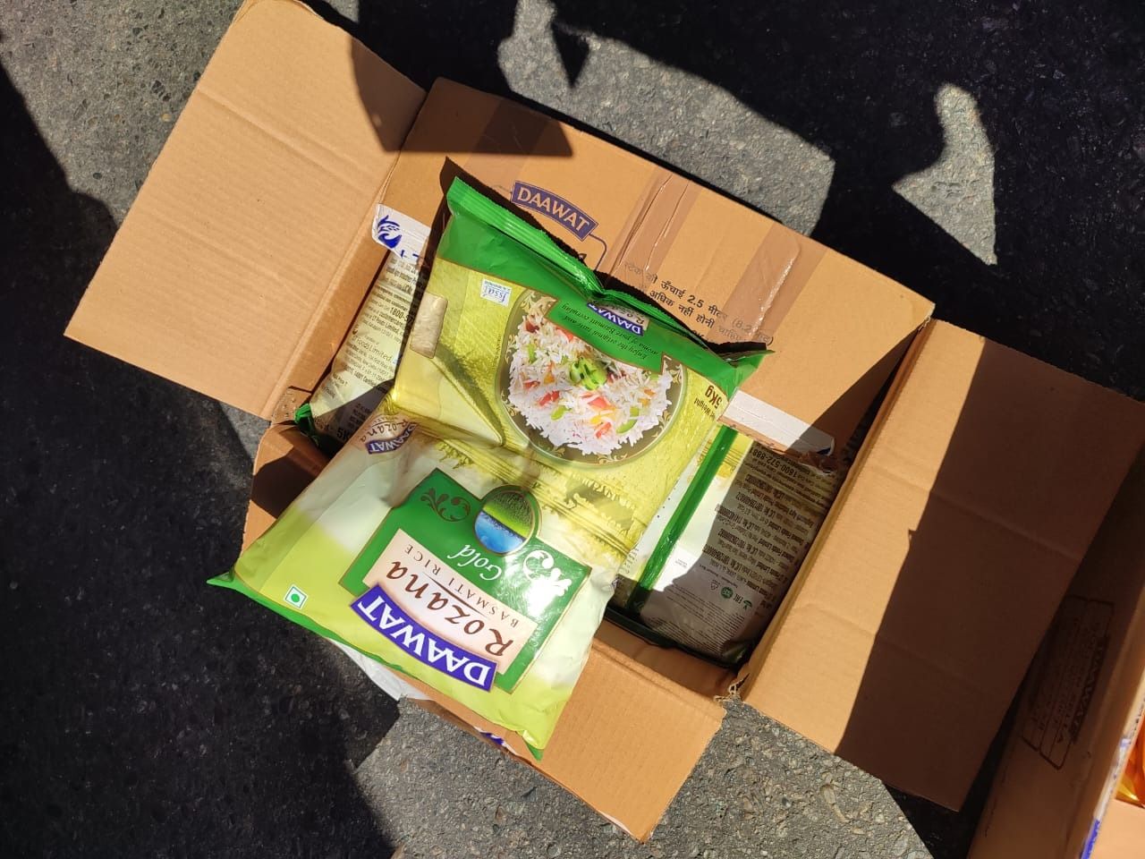 Рис басмати Daawat Rozana в открытой коробке